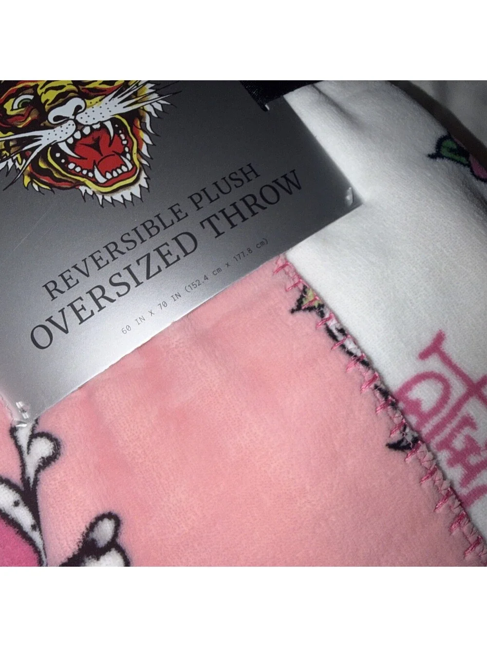 Ed Hardy Reversible Plush Throw Blanket Pink hearts skull 60 x 70 in Polyester